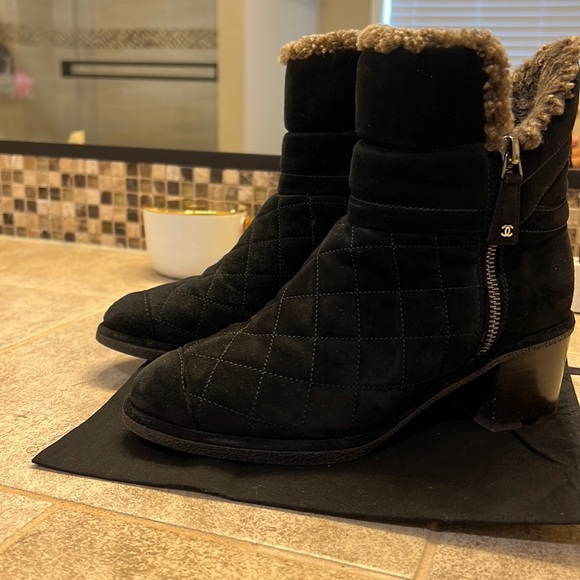 CHANEL INTERLOCKING CC LOGO SUEDE COMBAT BOOTS - Picture 3 of 11